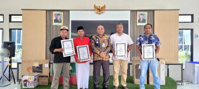 penghargaan-kepada-desa-lunas-pbb-p2-tahun-2025